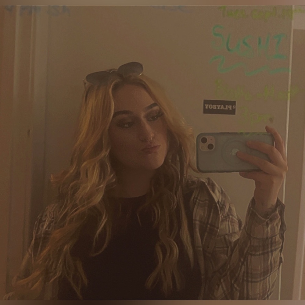 Hi I’m Emma!!, thank you for visiting my page! very excited to be here💜😊
